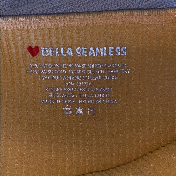 Ribbed stretchy cropped v-neck tank top - Picture 4 of 4